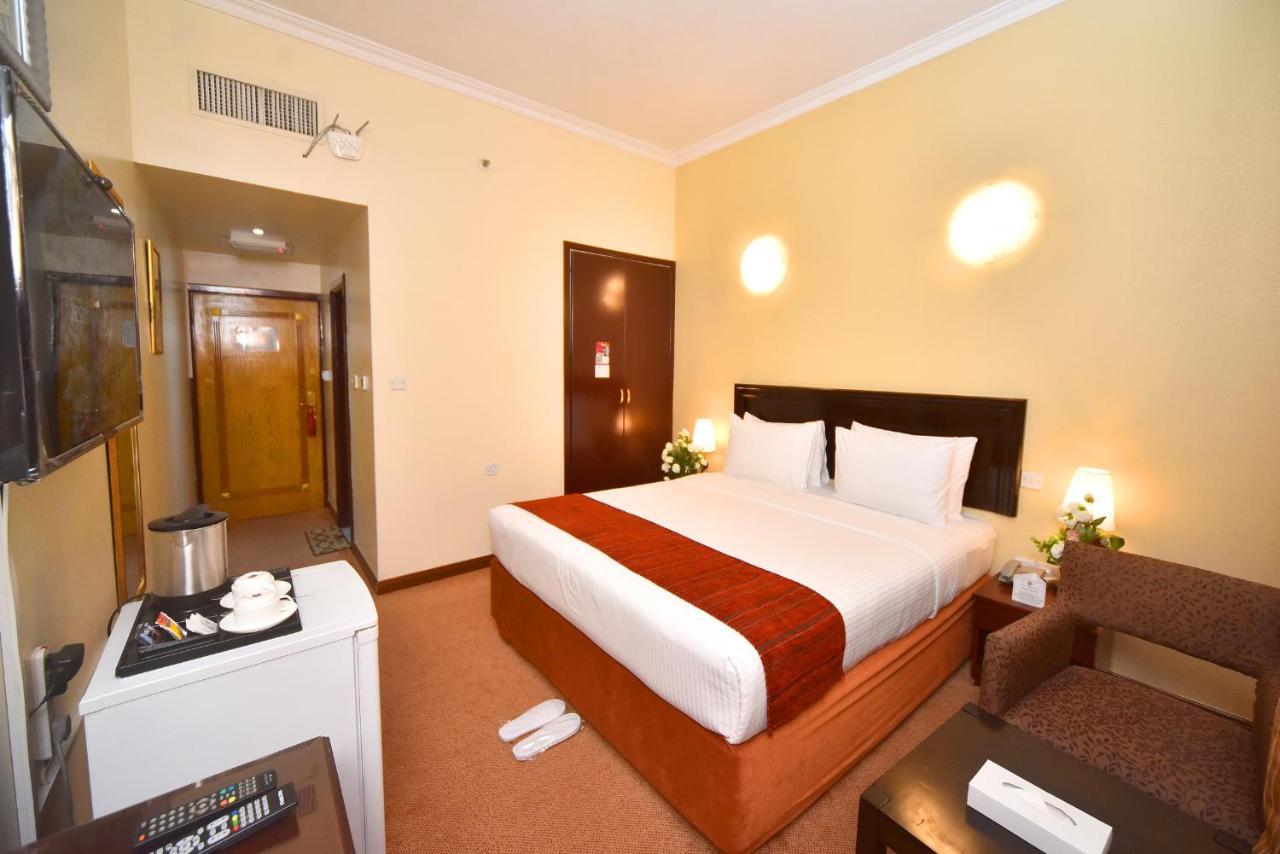 Hotel Nejoum Al Emarat Schardscha Exterior foto