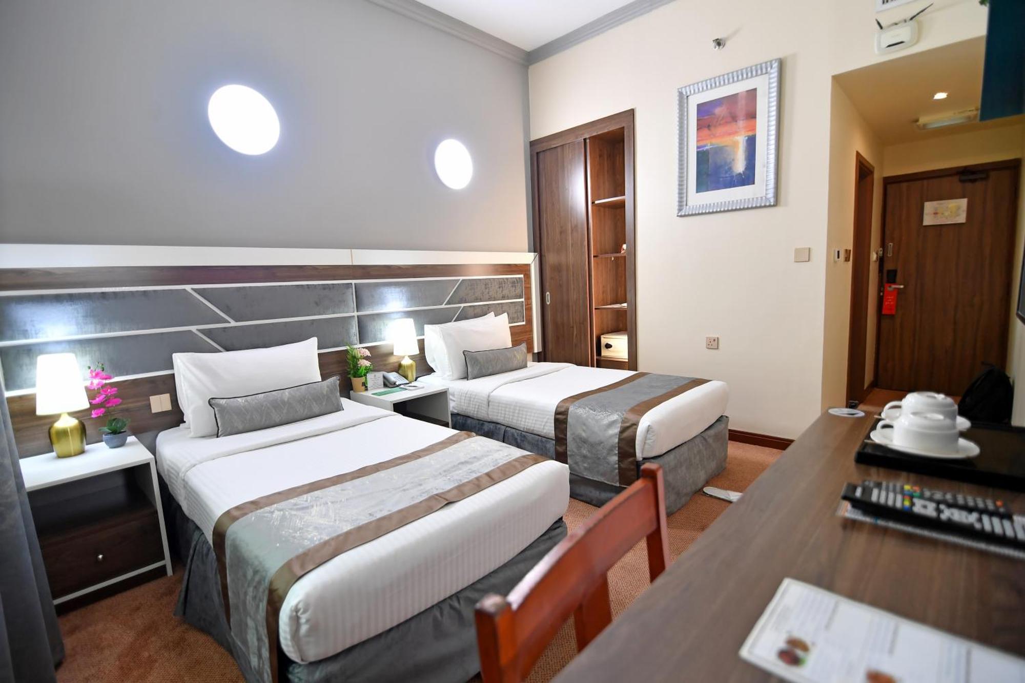 Hotel Nejoum Al Emarat Schardscha Exterior foto