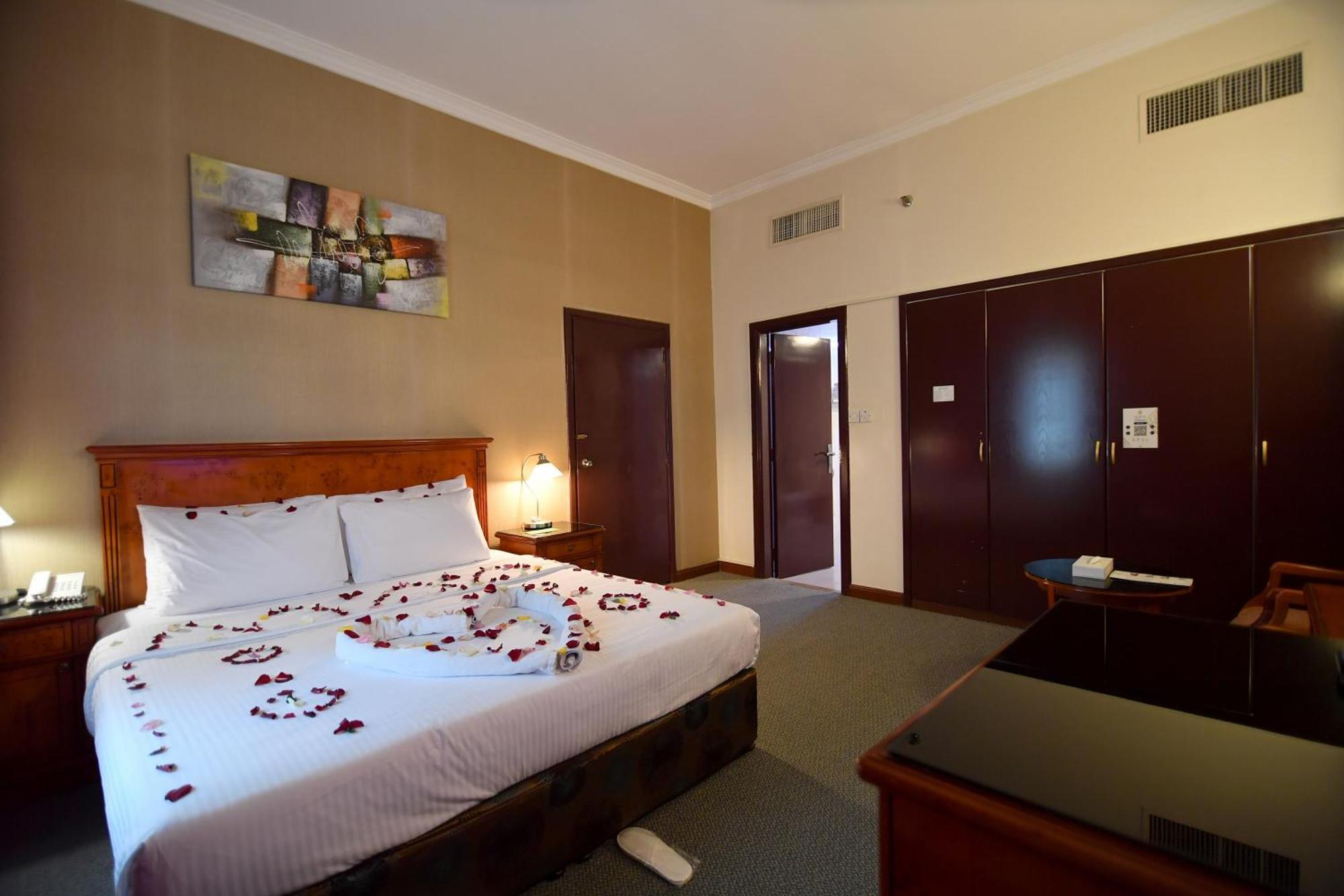 Hotel Nejoum Al Emarat Schardscha Exterior foto